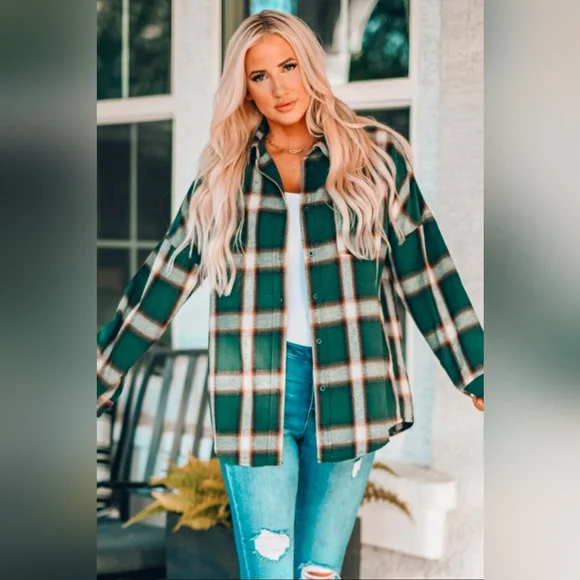 Women's Green Plaid Button-Down Shacket - Picture 12 of 12